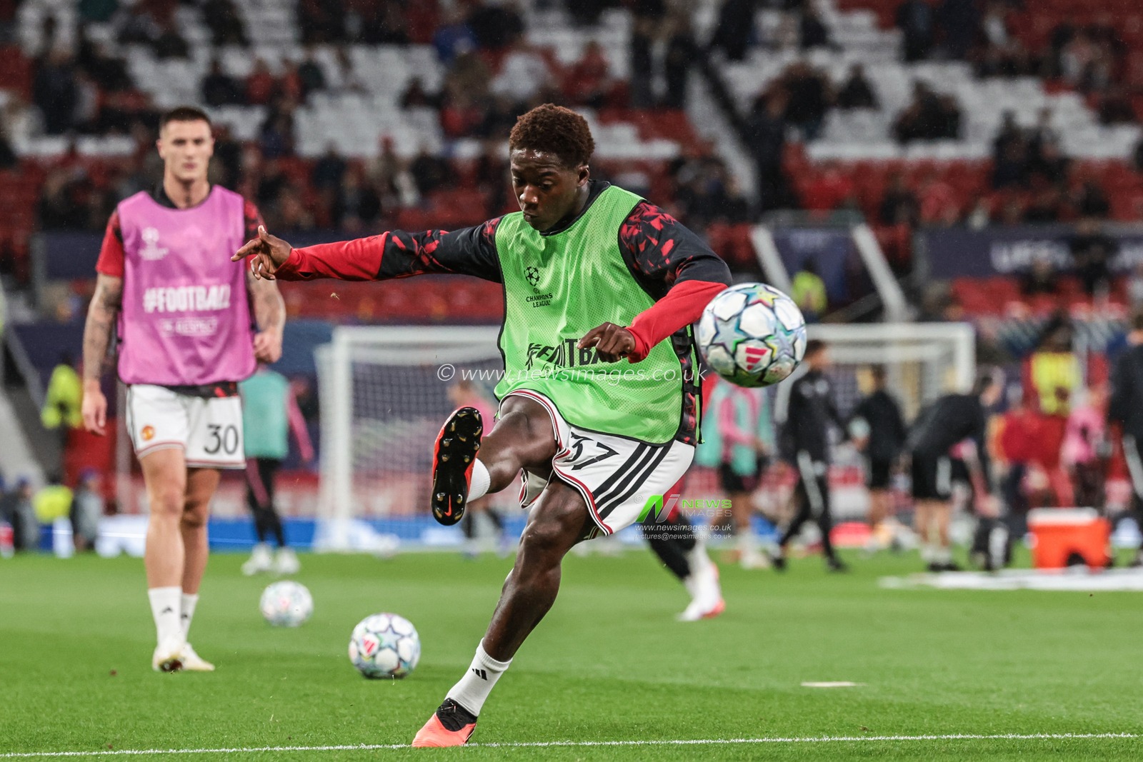 Kobbie Mainoo of Manchester United in the pregame warmup session during the UEFA Champions League Matchday 1 of 8 match Manchester United vs Sabah FK at Old Trafford, Manchester, United Kingdom on 10 September 2026

(Photo by Mark Cosgrove/News Images)