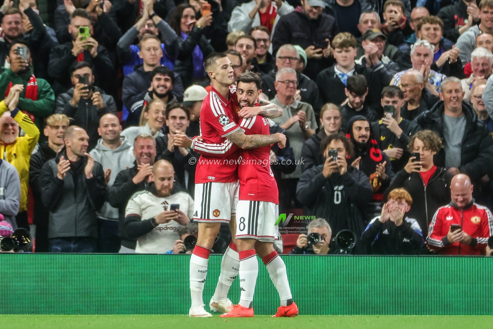 Benjamin Sesko of Manchester United celebrates his goal to make it 3-0 during the UEFA Champions League Matchday 1 of 8 match Manchester United vs Sabah FK at Old Trafford, Manchester, United Kingdom on 10 September 2026

(Photo by Mark Cosgrove/News Images)