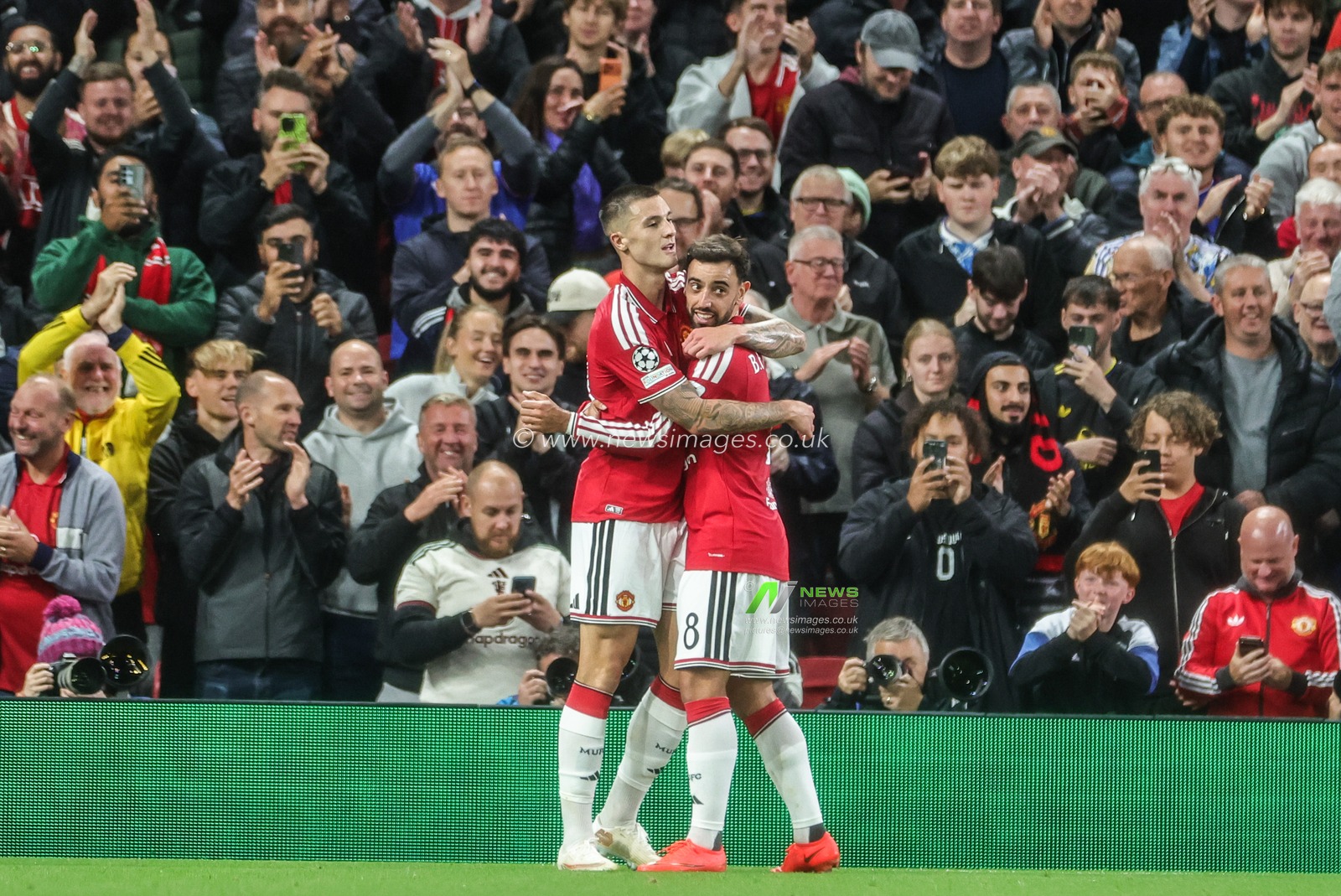 Benjamin Sesko of Manchester United celebrates his goal to make it 3-0 during the UEFA Champions League Matchday 1 of 8 match Manchester United vs Sabah FK at Old Trafford, Manchester, United Kingdom on 10 September 2026

(Photo by Mark Cosgrove/News Images)