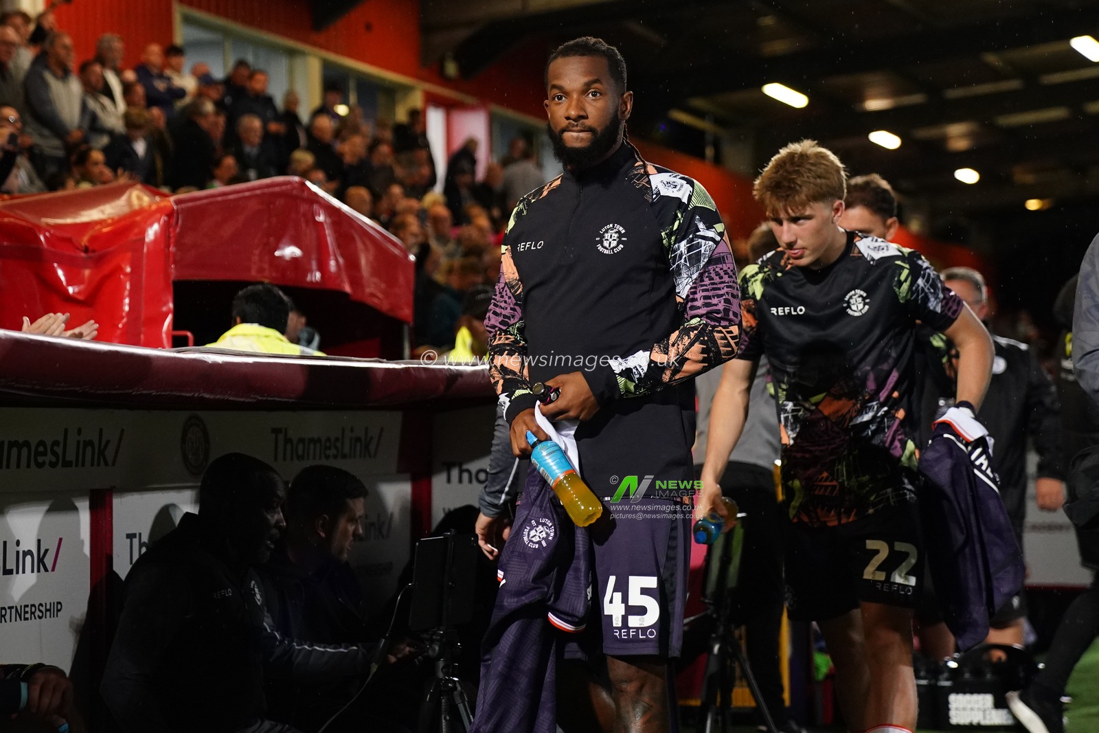 Kasey Palmer of Luton Town ahead of kick off during the Sky Bet League One match Stevenage vs Luton Town at Lamex Stadium, Stevenage, United Kingdom on 10 September 2026

(Photo by Harvey Murphy/News Images)