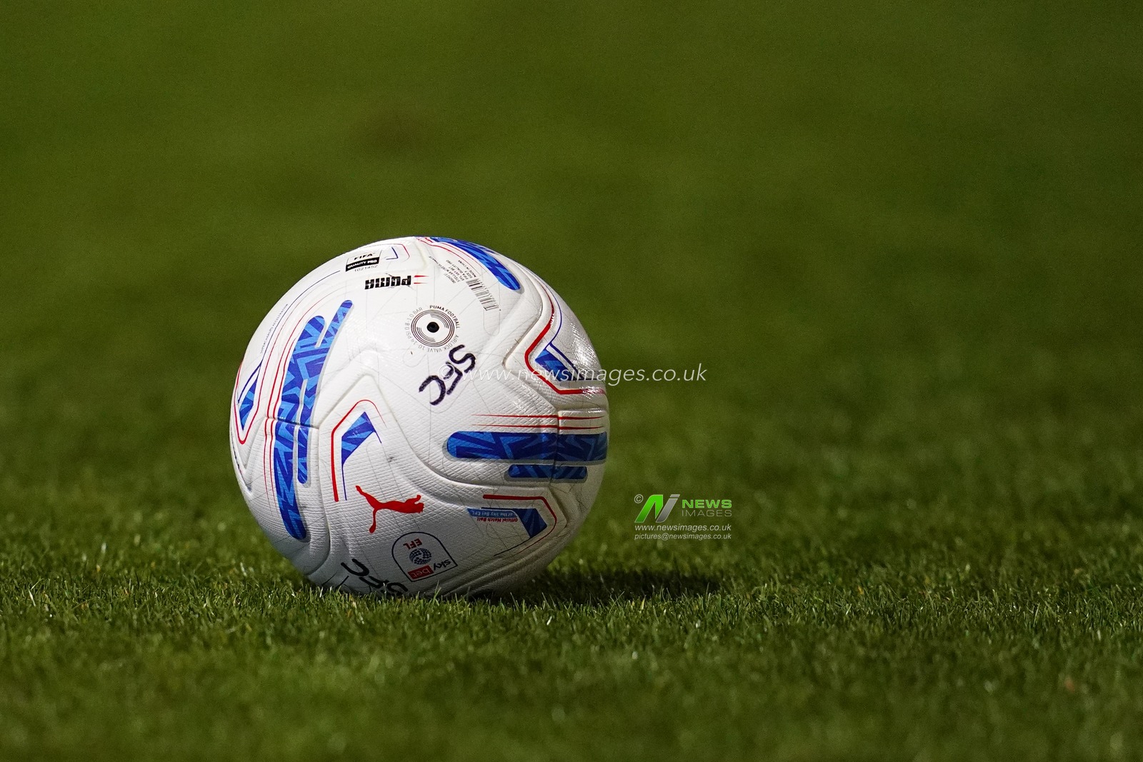 Official EFL match ball during the Sky Bet League One match Stevenage vs Luton Town at Lamex Stadium, Stevenage, United Kingdom on 10 September 2026

(Photo by Harvey Murphy/News Images)