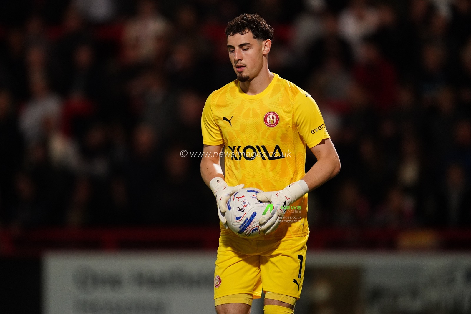 Stevenage goalkeeper Tommy Setford during the Sky Bet League One match Stevenage vs Luton Town at Lamex Stadium, Stevenage, United Kingdom on 10 September 2026

(Photo by Harvey Murphy/News Images)