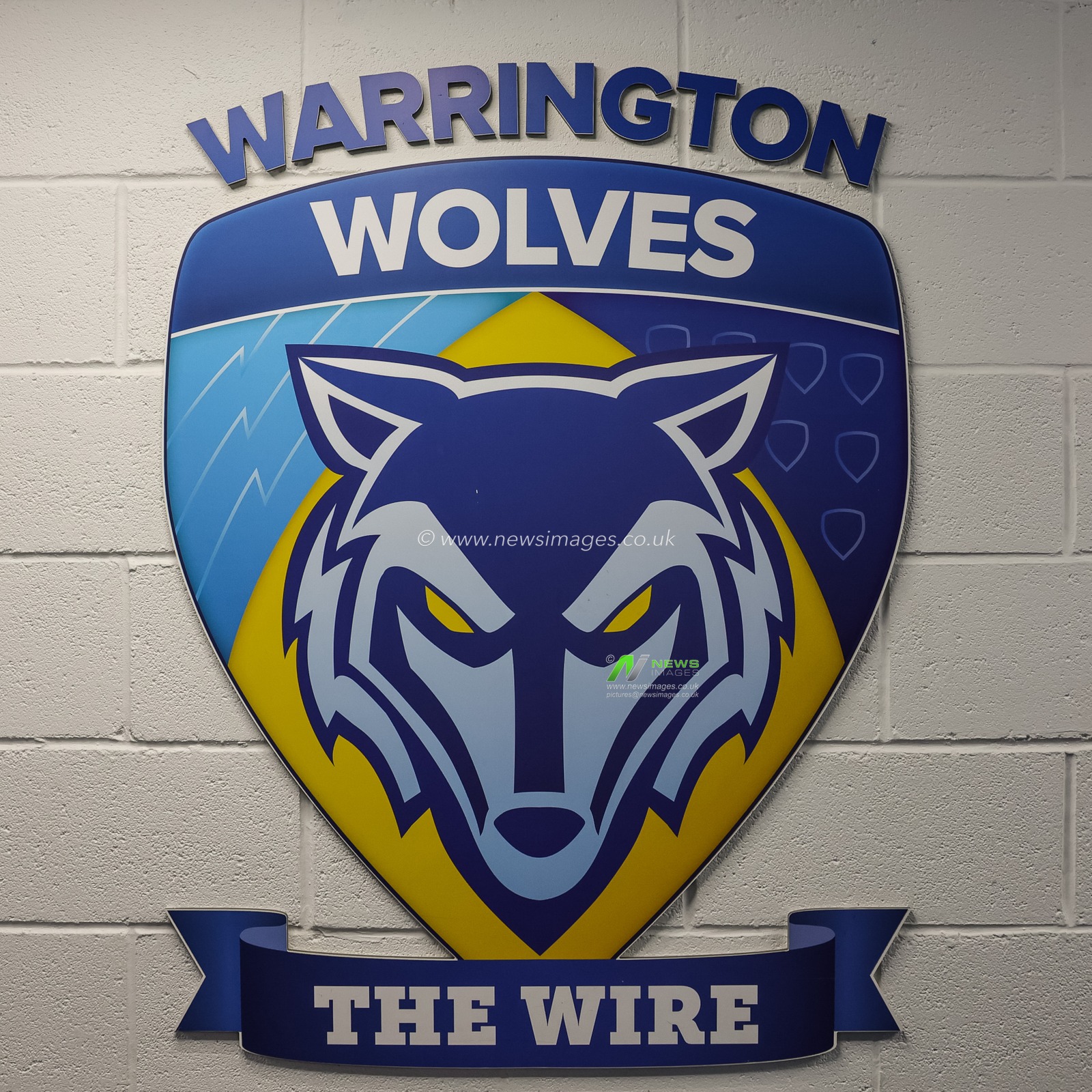 Warrington Wolves emblem in the tunnel area during the Betfred Super League round 27 match Warrington Wolves vs Toulouse Olympique at The Halliwell Jones Stadium, Warrington, United Kingdom on 11 September 2026

(Photo by Mark Cosgrove/News Images)