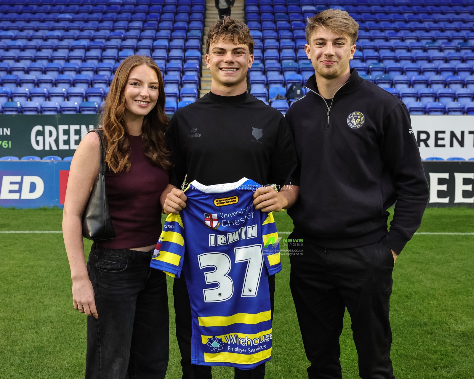 Patrick Irwin of Warrington Wolves is presented his debut shirt during the Betfred Super League round 27 match Warrington Wolves vs Toulouse Olympique at The Halliwell Jones Stadium, Warrington, United Kingdom on 11 September 2026

(Photo by Mark Cosgrove/News Images)