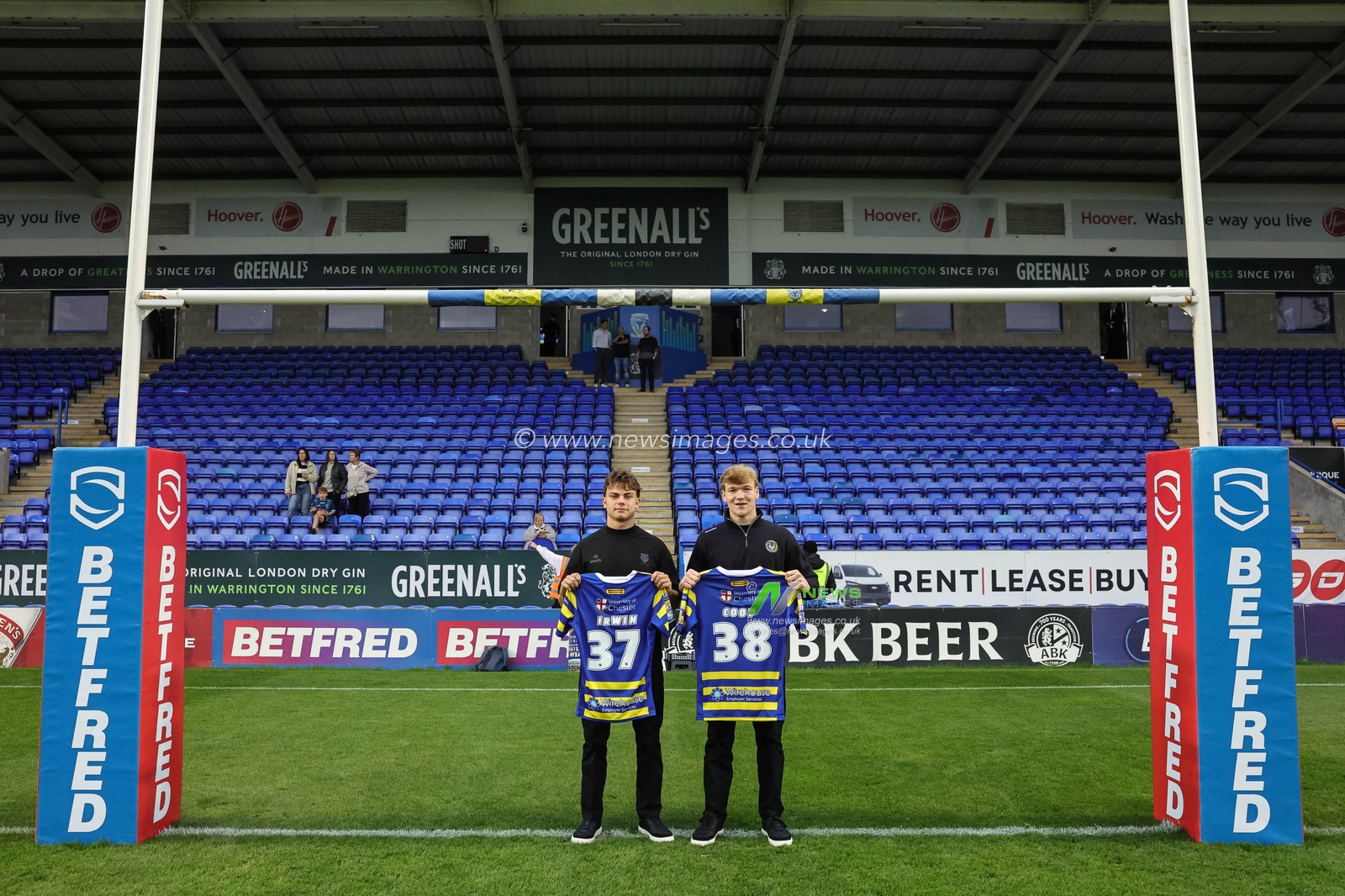 Patrick Irwin and Daniel Coop of Warrington Wolves are presented their debut shirts during the Betfred Super League round 27 match Warrington Wolves vs Toulouse Olympique at The Halliwell Jones Stadium, Warrington, United Kingdom on 11 September 2026

(Photo by Mark Cosgrove/News Images)