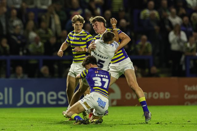 Luke Polselli of Toulouse Olympique is tackled by Ewan Smith of Warrington Wolves and Patrick Irwin of Warrington Wolves during the Betfred Super League round 27 match Warrington Wolves vs Toulouse Olympique at The Halliwell Jones Stadium, Warrington, United Kingdom on 11 September 2026

(Photo by Mark Cosgrove/News Images)