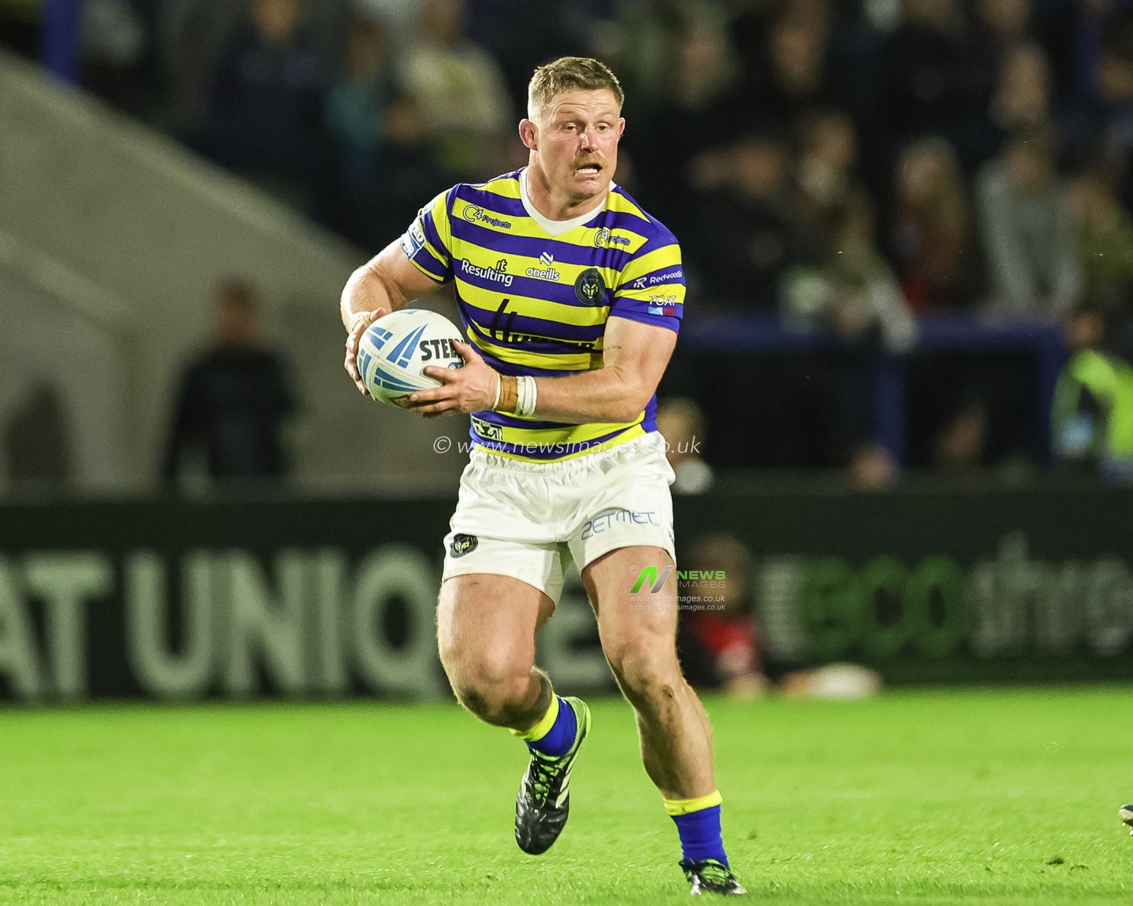 Luke Yates of Warrington Wolves breaks with the ball during the Betfred Super League round 27 match Warrington Wolves vs Toulouse Olympique at The Halliwell Jones Stadium, Warrington, United Kingdom on 11 September 2026

(Photo by Mark Cosgrove/News Images)