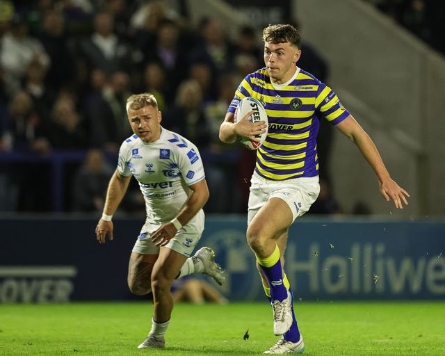 Ewan Smith of Warrington Wolves breaks with the ball during the Betfred Super League round 27 match Warrington Wolves vs Toulouse Olympique at The Halliwell Jones Stadium, Warrington, United Kingdom on 11 September 2026

(Photo by Mark Cosgrove/News Images)