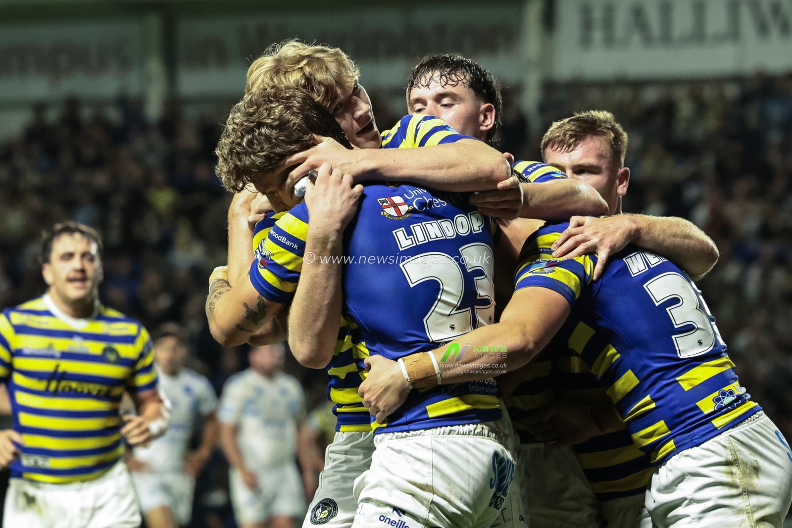 Arron Lindop of Warrington Wolves celebrates his try during the Betfred Super League round 27 match Warrington Wolves vs Toulouse Olympique at The Halliwell Jones Stadium, Warrington, United Kingdom on 11 September 2026

(Photo by Mark Cosgrove/News Images)