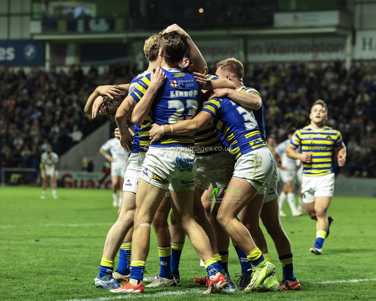 Arron Lindop of Warrington Wolves celebrates his try during the Betfred Super League round 27 match Warrington Wolves vs Toulouse Olympique at The Halliwell Jones Stadium, Warrington, United Kingdom on 11 September 2026

(Photo by Mark Cosgrove/News Images)