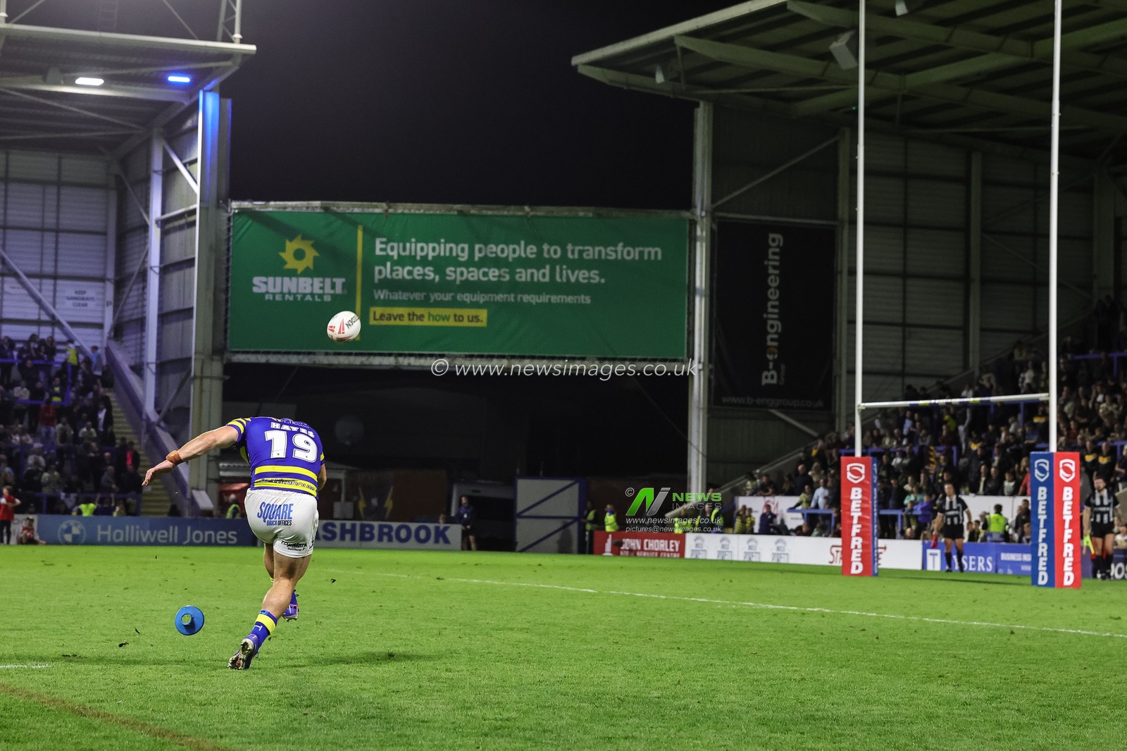 Leon Hayes of Warrington Wolves converts for a goal during the Betfred Super League round 27 match Warrington Wolves vs Toulouse Olympique at The Halliwell Jones Stadium, Warrington, United Kingdom on 11 September 2026

(Photo by Mark Cosgrove/News Images)