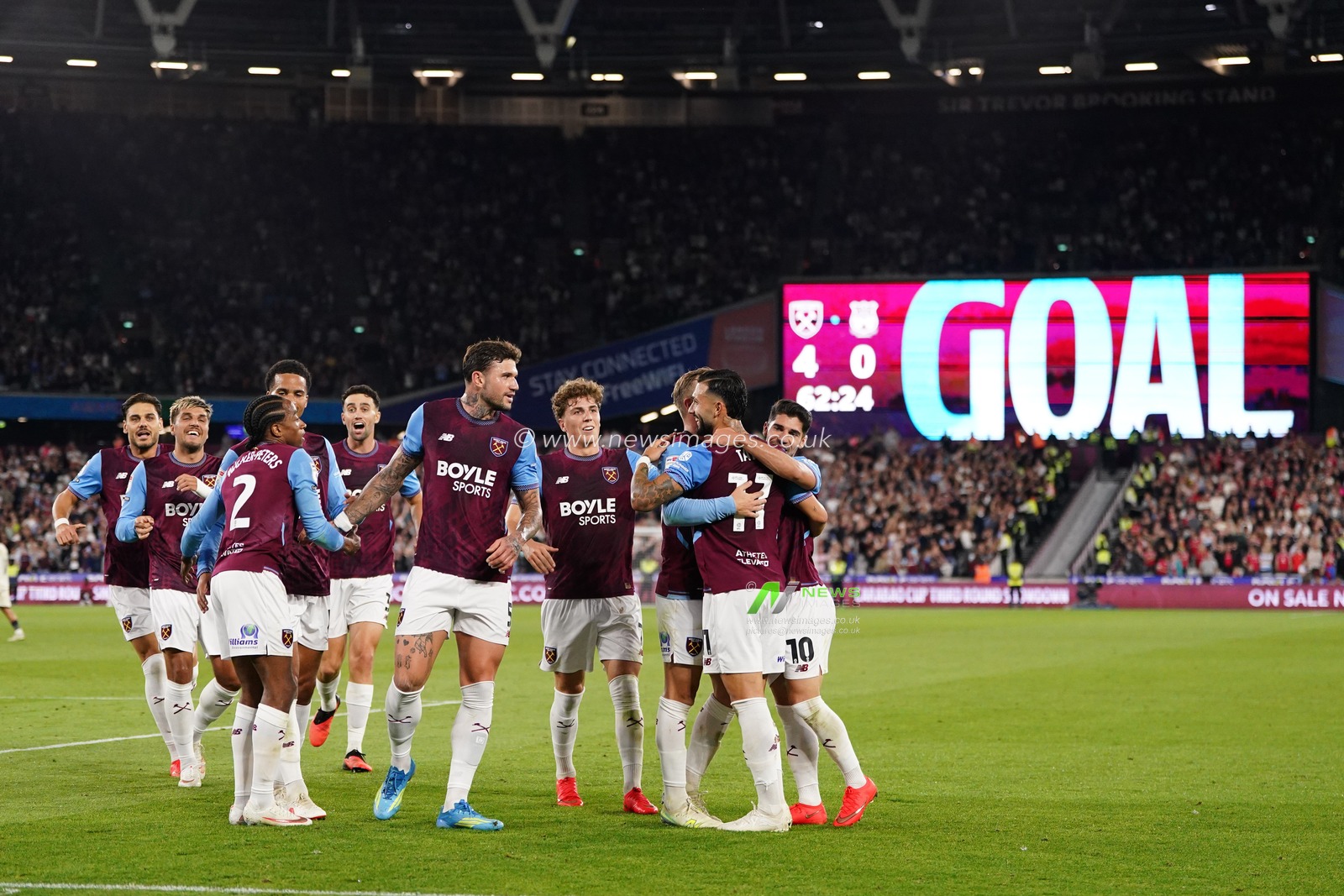 West Ham players celebrate 4-0 lead during the Sky Bet Championship match West Ham United vs Wrexham at London Stadium, London, United Kingdom on 11 September 2026

(Photo by Harvey Murphy/News Images)