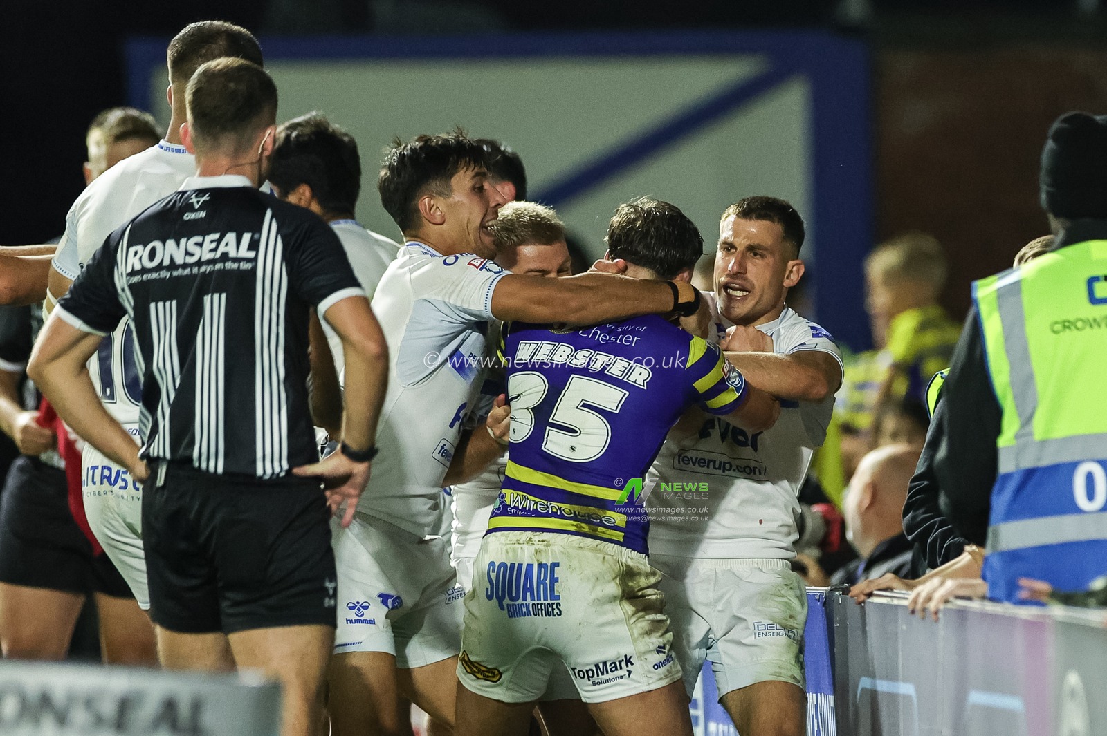 Tempers flare during the Betfred Super League round 27 match Warrington Wolves vs Toulouse Olympique at The Halliwell Jones Stadium, Warrington, United Kingdom on 11 September 2026

(Photo by Mark Cosgrove/News Images)