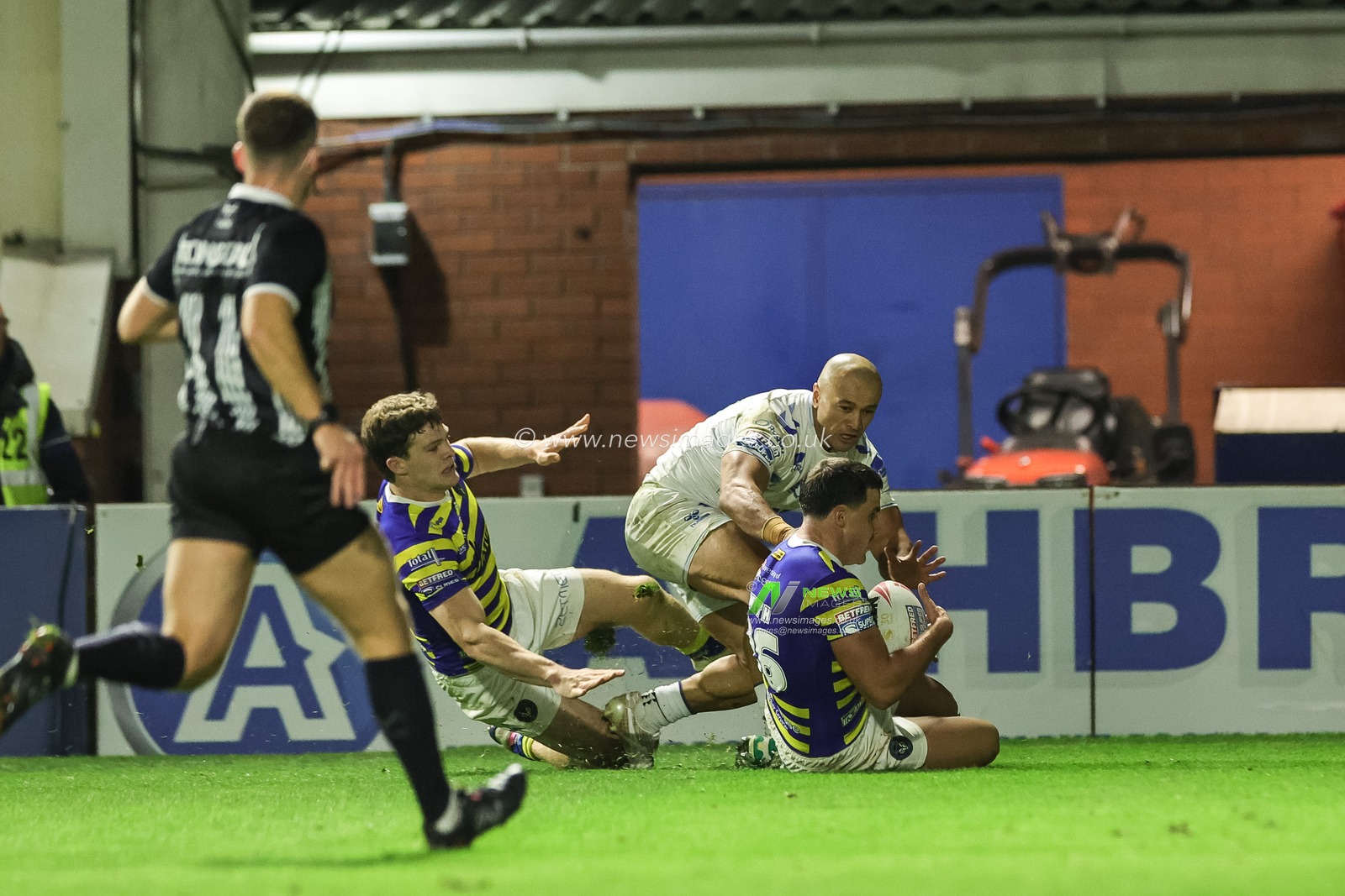 Josh Smith of Warrington Wolves goes over for a try during the Betfred Super League round 27 match Warrington Wolves vs Toulouse Olympique at The Halliwell Jones Stadium, Warrington, United Kingdom on 11 September 2026

(Photo by Mark Cosgrove/News Images)