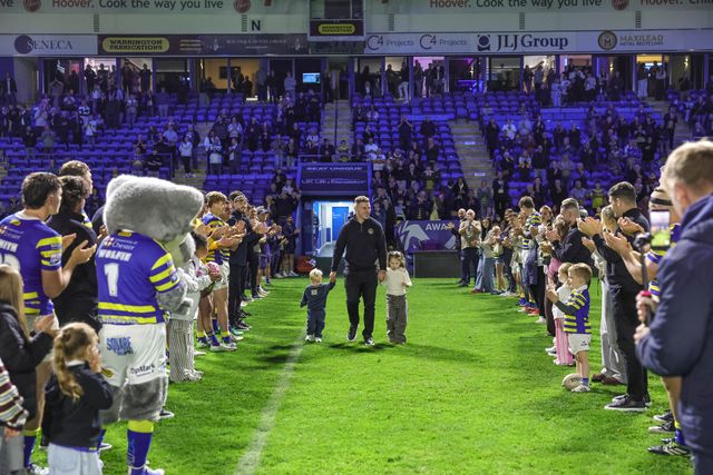 George Williams of Warrington Wolves walks down a guar of honour during the Betfred Super League round 27 match Warrington Wolves vs Toulouse Olympique at The Halliwell Jones Stadium, Warrington, United Kingdom on 11 September 2026

(Photo by Mark Cosgrove/News Images)
