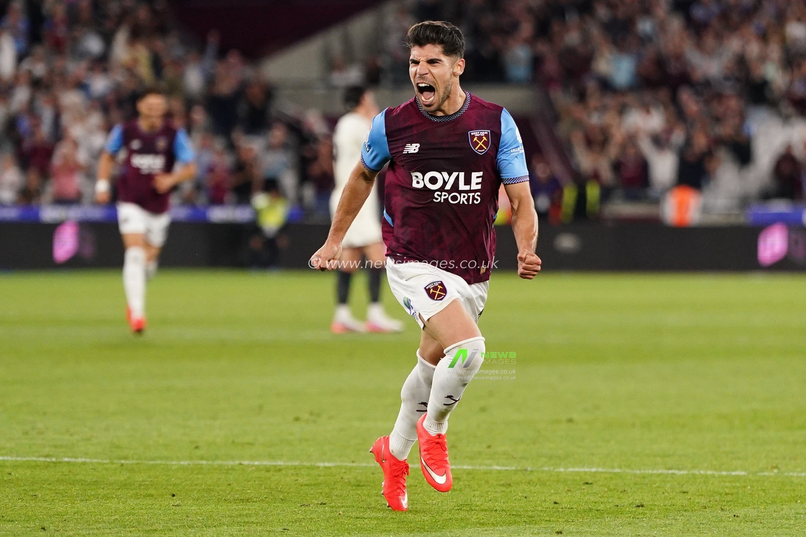 Manor Solomon of West Ham United after his goal during the Sky Bet Championship match West Ham United vs Wrexham at London Stadium, London, United Kingdom on 11 September 2026

(Photo by Harvey Murphy/News Images)