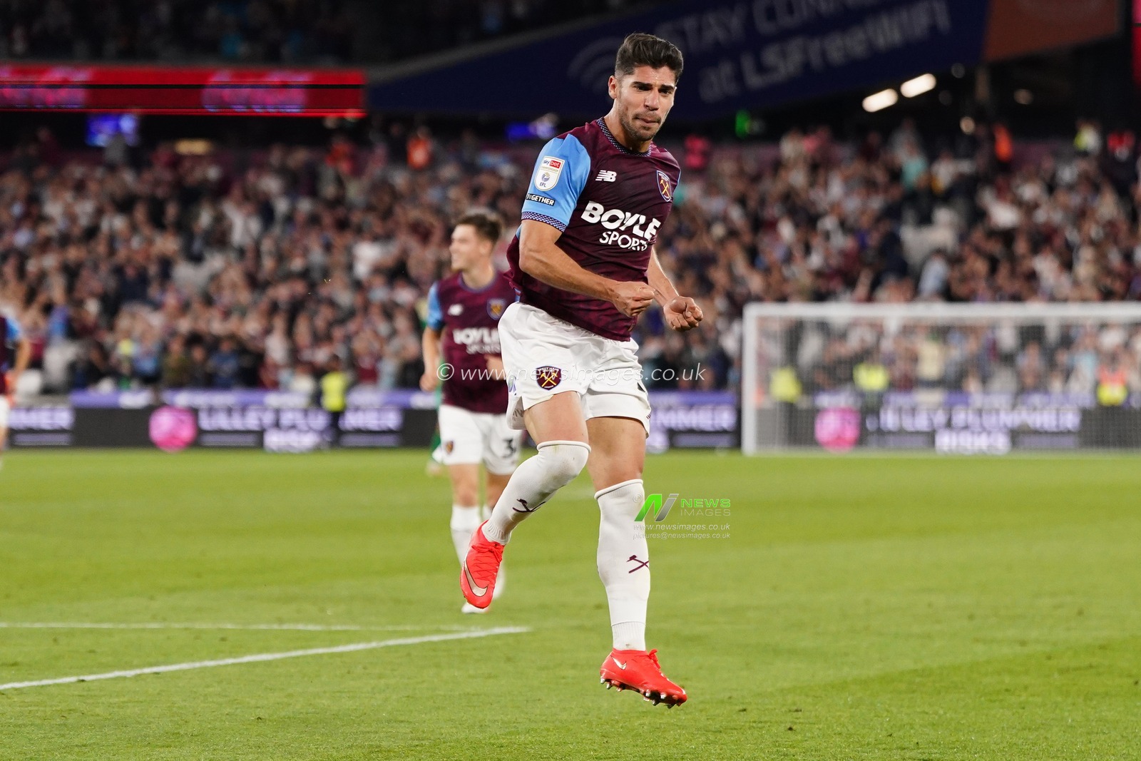 Manor Solomon of West Ham United celebrates his goal during the Sky Bet Championship match West Ham United vs Wrexham at London Stadium, London, United Kingdom on 11 September 2026

(Photo by Harvey Murphy/News Images)