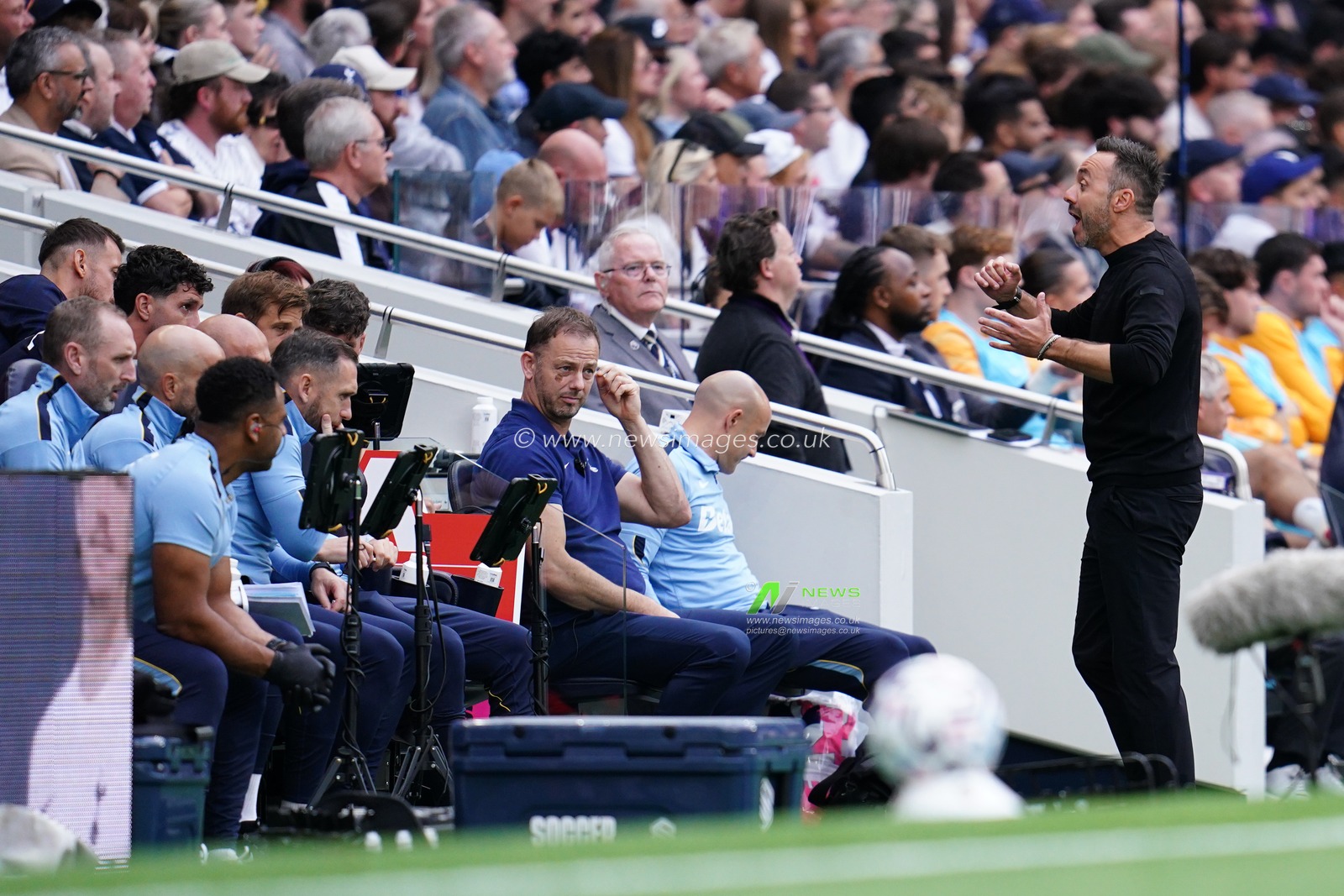 Roberto De Zerbi manager of Tottenham Hotspur during the Premier League match Tottenham Hotspur vs Everton at Tottenham Hotspur Stadium, London, United Kingdom on 12 September 2026

(Photo by Harvey Murphy/News Images)