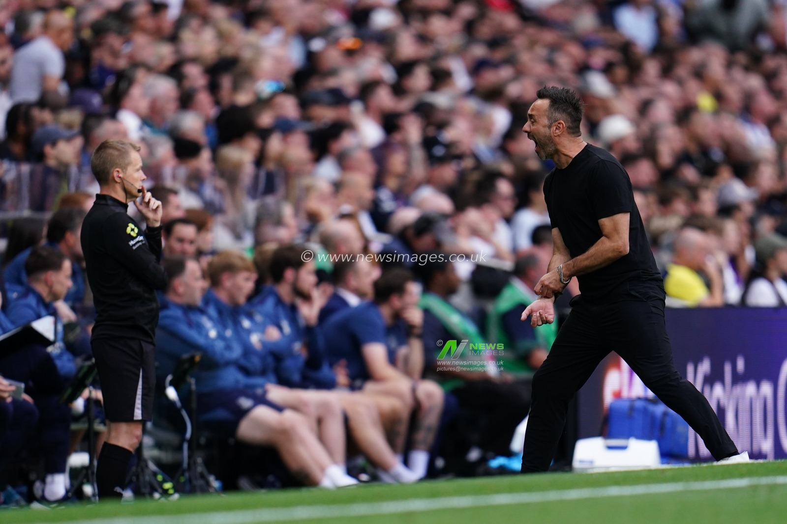 Roberto De Zerbi manager of Tottenham Hotspur during the Premier League match Tottenham Hotspur vs Everton at Tottenham Hotspur Stadium, London, United Kingdom on 12 September 2026

(Photo by Harvey Murphy/News Images)