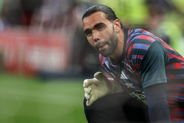 Arsenal goalkeeper David Raya in the pregame warmup session during the Premier League match Sunderland vs Arsenal at Stadium Of Light, Sunderland, United Kingdom on 12 September 2026

(Photo by Alfie Cosgrove/News Images)