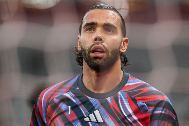 Arsenal goalkeeper David Raya in the pregame warmup session during the Premier League match Sunderland vs Arsenal at Stadium Of Light, Sunderland, United Kingdom on 12 September 2026

(Photo by Alfie Cosgrove/News Images)