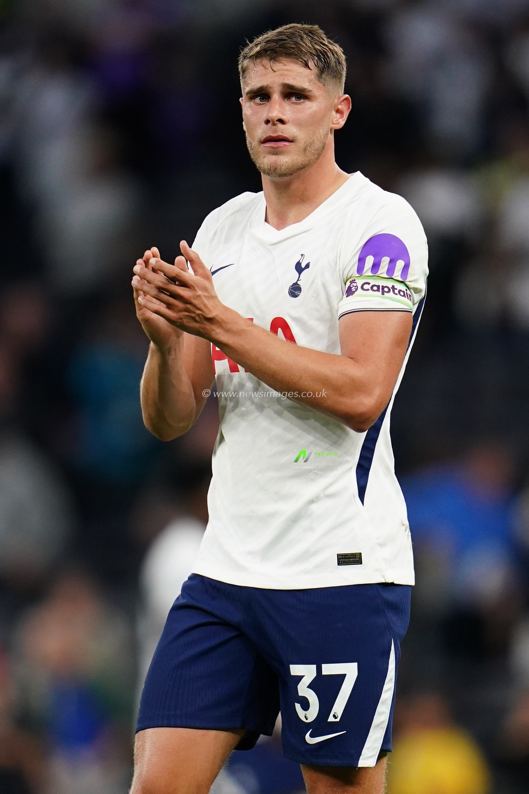 Micky van de Ven of Tottenham Hotspur at full time during the Premier League match Tottenham Hotspur vs Everton at Tottenham Hotspur Stadium, London, United Kingdom on 12 September 2026

(Photo by Harvey Murphy/News Images)