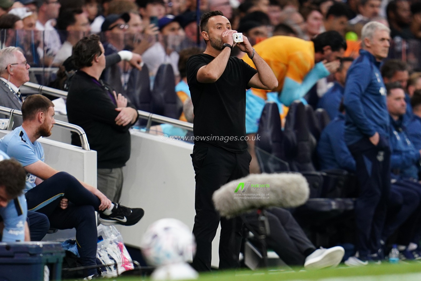 Roberto De Zerbi manager of Tottenham Hotspur during the Premier League match Tottenham Hotspur vs Everton at Tottenham Hotspur Stadium, London, United Kingdom on 12 September 2026

(Photo by Harvey Murphy/News Images)