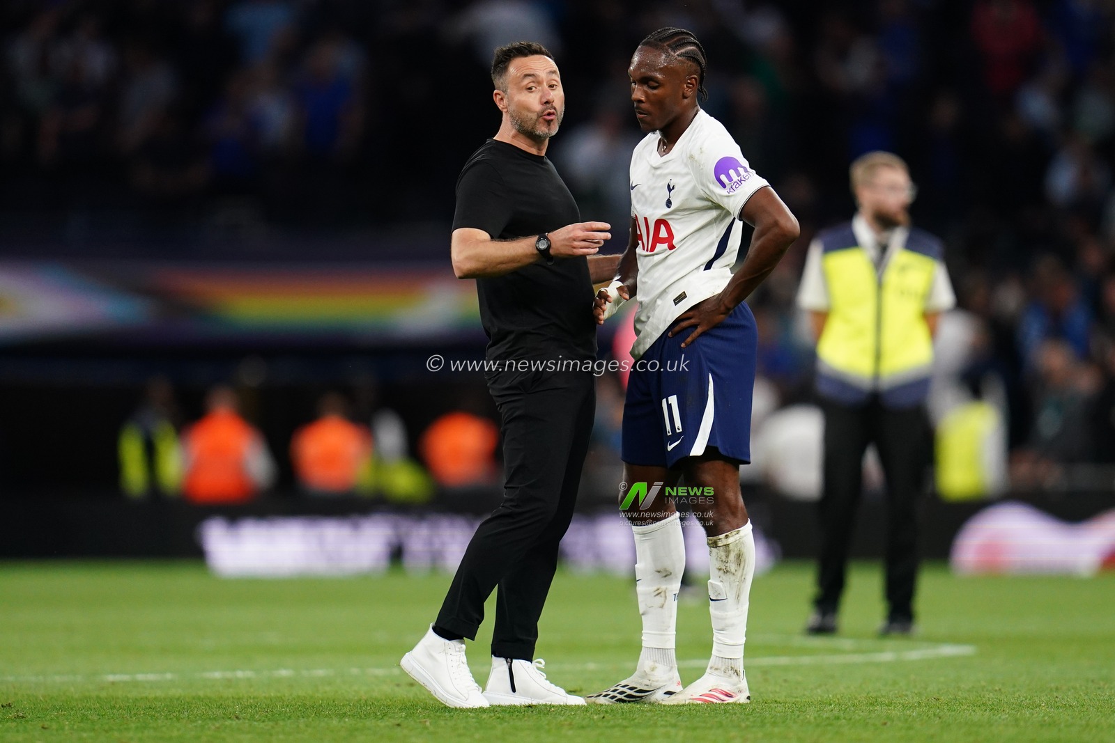 Roberto De Zerbi manager of Tottenham Hotspur and Mathys Tel of Tottenham Hotspur at full time during the Premier League match Tottenham Hotspur vs Everton at Tottenham Hotspur Stadium, London, United Kingdom on 12 September 2026

(Photo by Harvey Murphy/News Images)