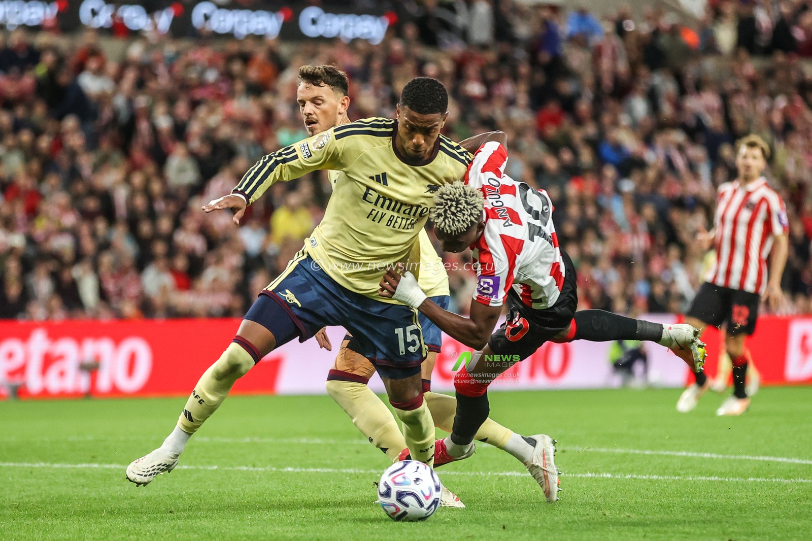 Nilson Angulo of Sunderland is brought down in the penalty area by Ezri Konsa of Arsenal but no penalty is given during the Premier League match Sunderland vs Arsenal at Stadium Of Light, Sunderland, United Kingdom on 12 September 2026

(Photo by Alfie Cosgrove/News Images)