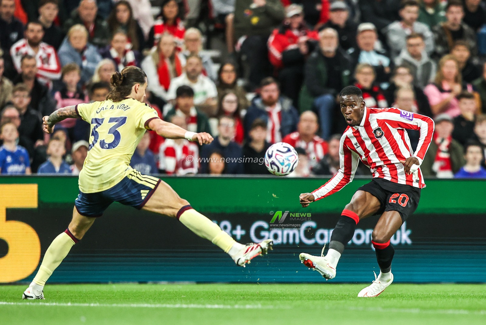 Nordi Mukiele of Sunderland plays the ball into the box during the Premier League match Sunderland vs Arsenal at Stadium Of Light, Sunderland, United Kingdom on 12 September 2026

(Photo by Alfie Cosgrove/News Images)