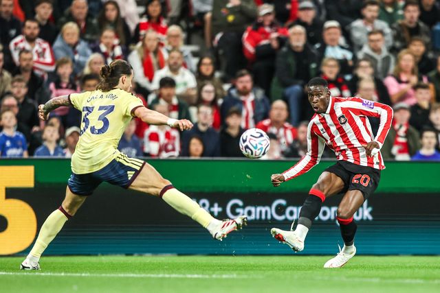 Nordi Mukiele of Sunderland plays the ball into the box during the Premier League match Sunderland vs Arsenal at Stadium Of Light, Sunderland, United Kingdom on 12 September 2026

(Photo by Alfie Cosgrove/News Images)