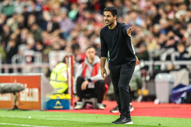 Mikel Arteta manager of Arsenal gives his team instructions during the Premier League match Sunderland vs Arsenal at Stadium Of Light, Sunderland, United Kingdom on 12 September 2026

(Photo by Alfie Cosgrove/News Images)
