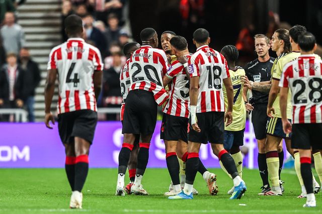 An altercation between Ezri Konsa of Arsenal and Nordi Mukiele of Sunderland during the Premier League match Sunderland vs Arsenal at Stadium Of Light, Sunderland, United Kingdom on 12 September 2026

(Photo by Alfie Cosgrove/News Images)