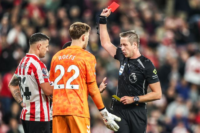 Referee John Brooks gives a red card to Reinildo Mandava of Sunderland during the Premier League match Sunderland vs Arsenal at Stadium Of Light, Sunderland, United Kingdom on 12 September 2026

(Photo by Alfie Cosgrove/News Images)
