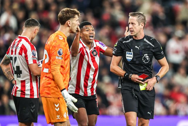 Referee John Brooks gives a red card to Reinildo Mandava of Sunderland during the Premier League match Sunderland vs Arsenal at Stadium Of Light, Sunderland, United Kingdom on 12 September 2026

(Photo by Alfie Cosgrove/News Images)