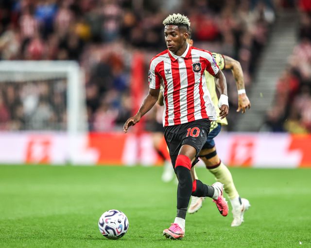Nilson Angulo of Sunderland breaks with the ball during the Premier League match Sunderland vs Arsenal at Stadium Of Light, Sunderland, United Kingdom on 12 September 2026

(Photo by Alfie Cosgrove/News Images)