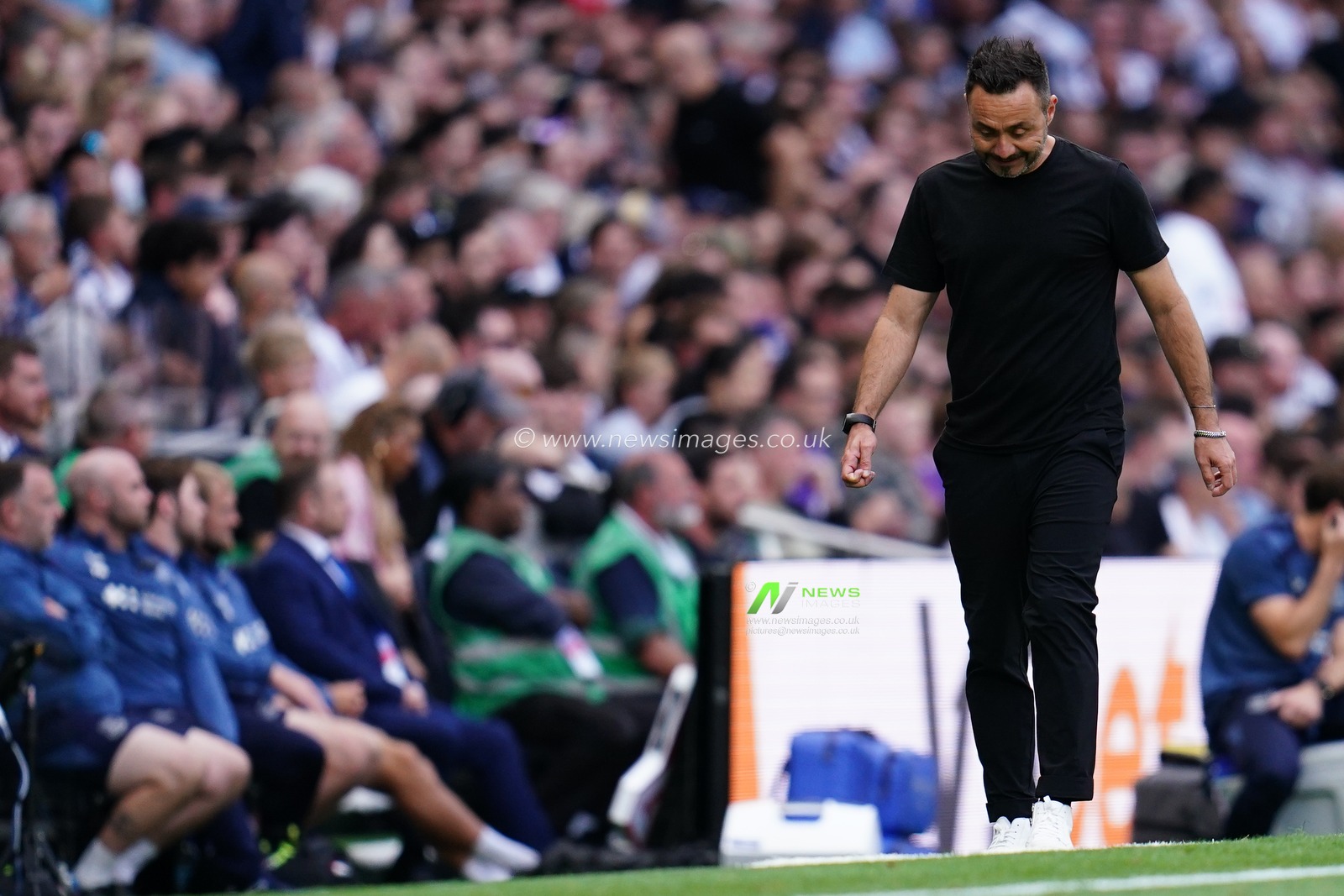 Roberto De Zerbi manager of Tottenham Hotspur during the Premier League match Tottenham Hotspur vs Everton at Tottenham Hotspur Stadium, London, United Kingdom on 12 September 2026

(Photo by Harvey Murphy/News Images)