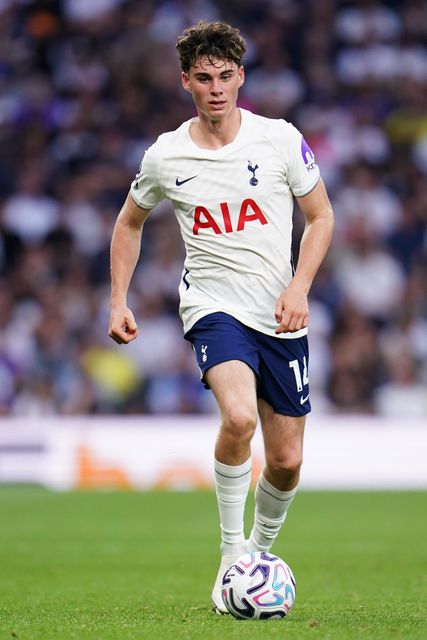 Archie Gray of Tottenham Hotspur with the ball during the Premier League match Tottenham Hotspur vs Everton at Tottenham Hotspur Stadium, London, United Kingdom on 12 September 2026

(Photo by Harvey Murphy/News Images)