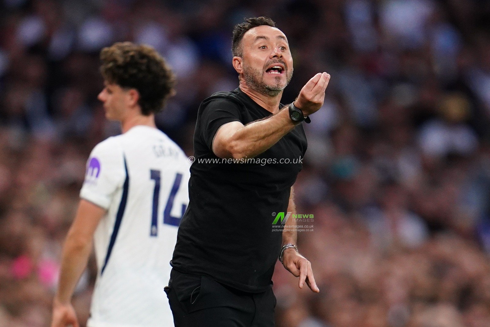 Roberto De Zerbi manager of Tottenham Hotspur during the Premier League match Tottenham Hotspur vs Everton at Tottenham Hotspur Stadium, London, United Kingdom on 12 September 2026

(Photo by Harvey Murphy/News Images)