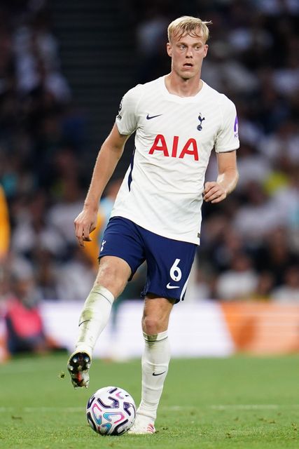 Jan Paul van Hecke of Tottenham Hotspur with the ball during the Premier League match Tottenham Hotspur vs Everton at Tottenham Hotspur Stadium, London, United Kingdom on 12 September 2026

(Photo by Harvey Murphy/News Images)
