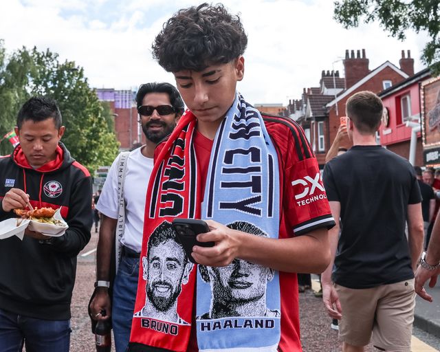 A Manchester United fan wearing a half and half scarf with ebroided logos of Bruno Fernandes of Manchester United and Marcus Rashford of Manchester United during the Premier League match Manchester United vs Manchester City at Old Trafford, Manchester, United Kingdom on 13 September 2026

(Photo by Mark Cosgrove/News Images)