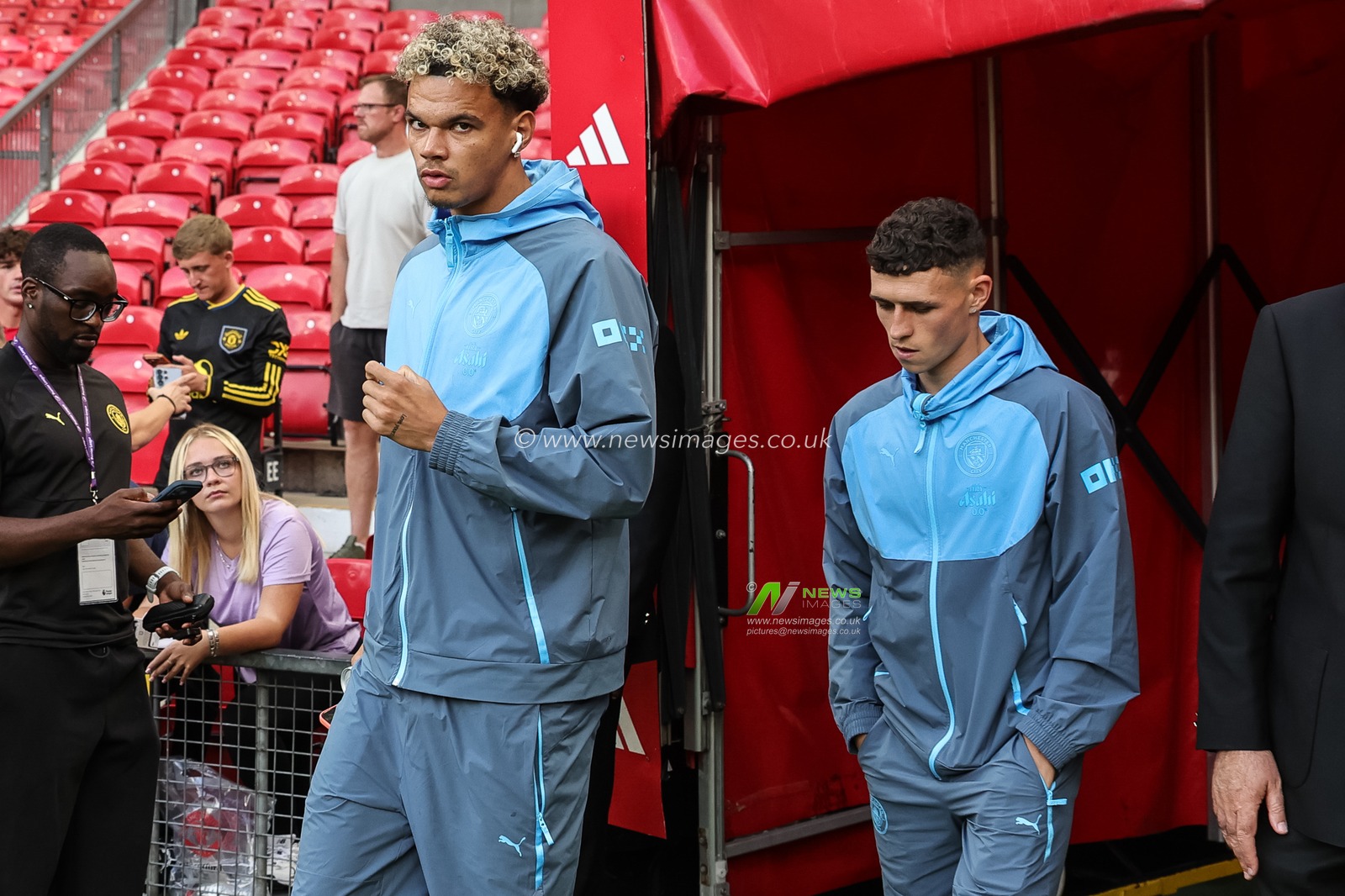 Nico O'Reilly of Manchester City and Phil Foden of Manchester City arrive during the Premier League match Manchester United vs Manchester City at Old Trafford, Manchester, United Kingdom on 13 September 2026

(Photo by Mark Cosgrove/News Images)