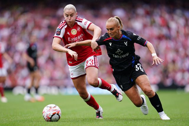 Alessia Russo of Arsenal and Molly Bartrip of Crystal Palace battle during the Women's Super League match Arsenal vs Crystal Palace at Emirates, London, United Kingdom on 13 September 2026

(Photo by Harvey Murphy/News Images)