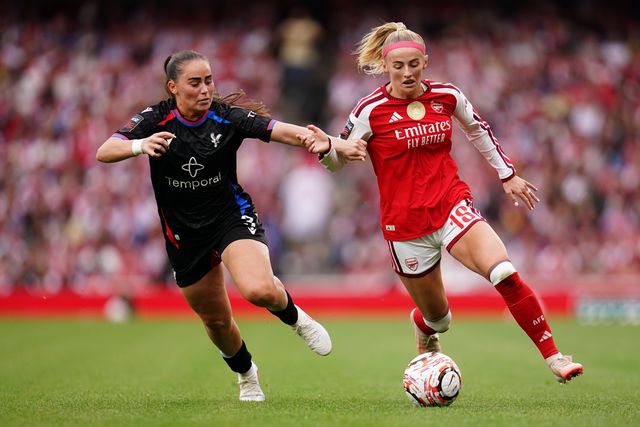 Chloe Kelly of Arsenal and Jamie-Lee Napier of Crystal Palace battle during the Women's Super League match Arsenal vs Crystal Palace at Emirates, London, United Kingdom on 13 September 2026

(Photo by Harvey Murphy/News Images)