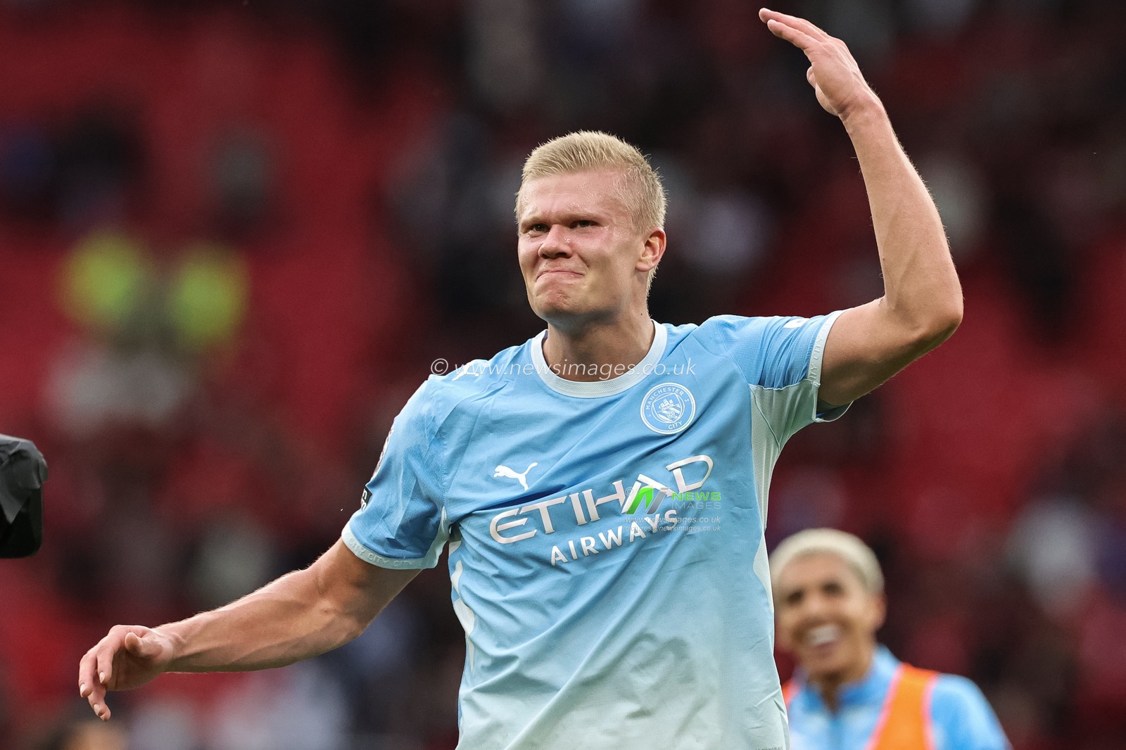 Goalscorer Erling Haaland of Manchester City celebrates the 0-1 win with the City cans during the Premier League match Manchester United vs Manchester City at Old Trafford, Manchester, United Kingdom on 13 September 2026

(Photo by Mark Cosgrove/News Images)