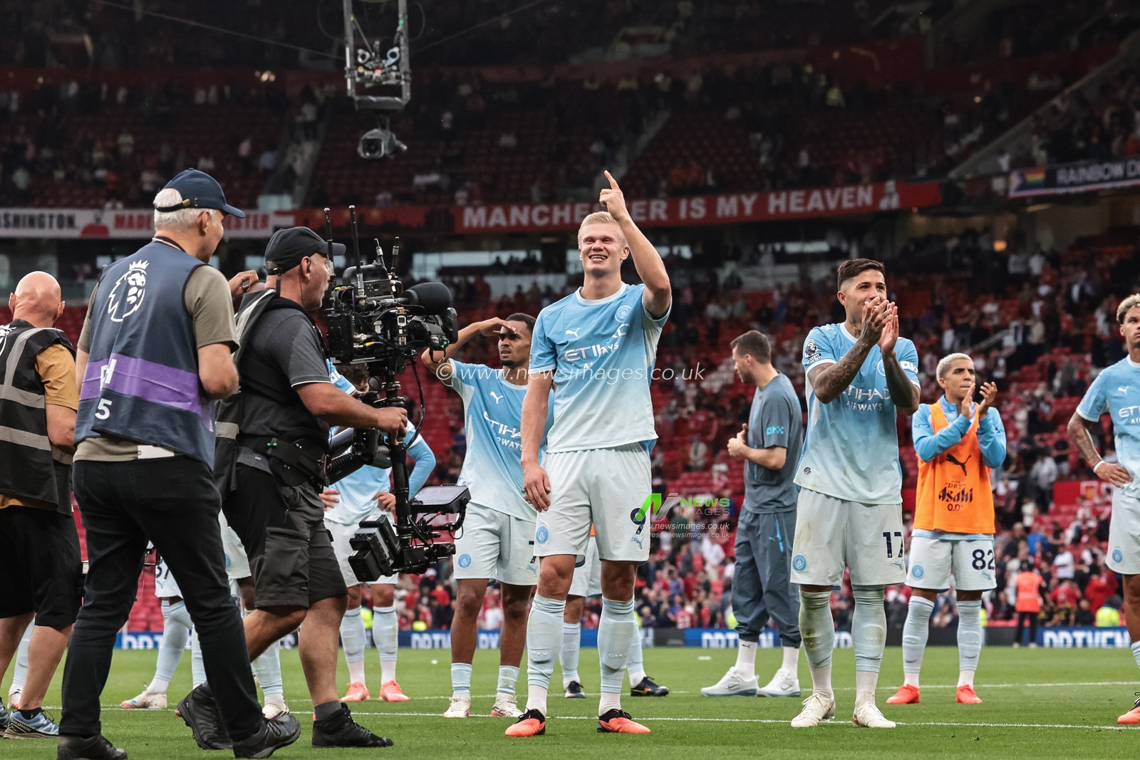Goalscorer Erling Haaland of Manchester City celebrates the 0-1 win with the City cans during the Premier League match Manchester United vs Manchester City at Old Trafford, Manchester, United Kingdom on 13 September 2026

(Photo by Mark Cosgrove/News Images)