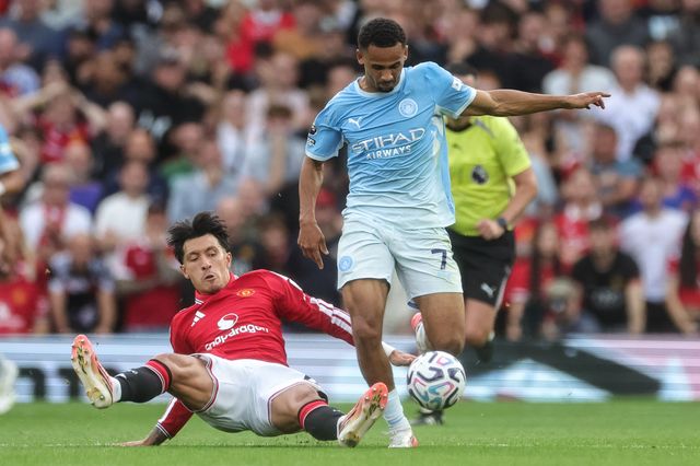 Lisandro Martinez of Manchester United and Iliman Ndiaye of Manchester City battle for the ball  during the Premier League match Manchester United vs Manchester City at Old Trafford, Manchester, United Kingdom on 13 September 2026

(Photo by Mark Cosgrove/News Images)