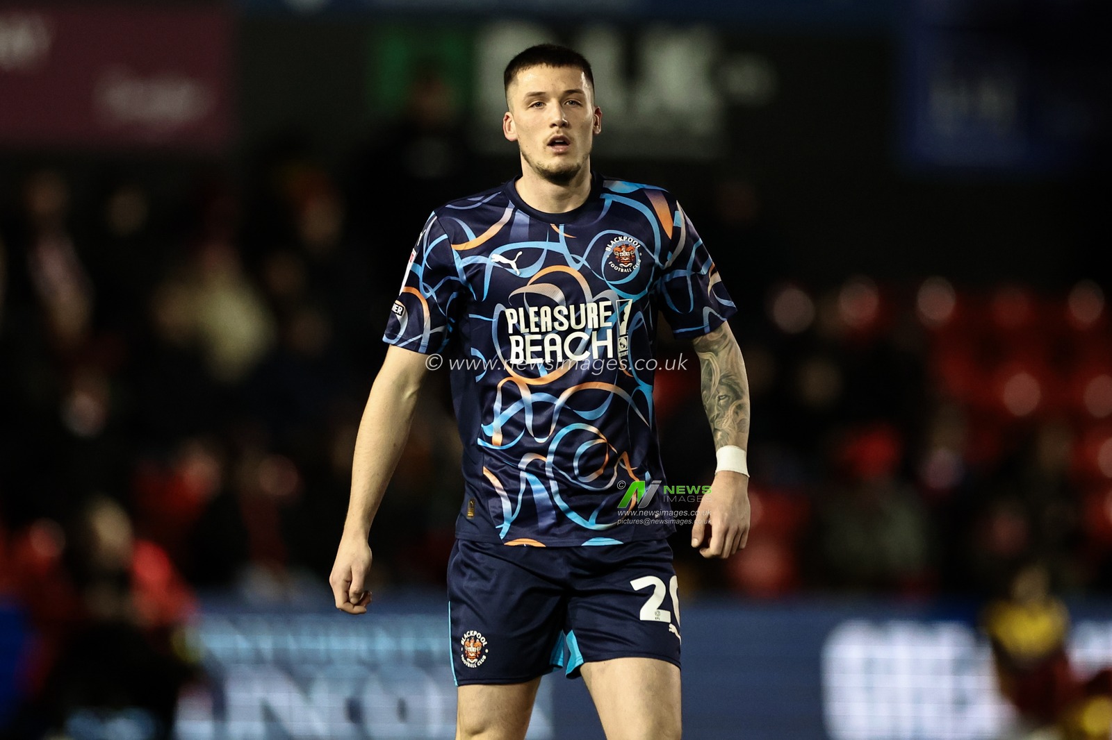 Oliver Casey of Blackpool during the Sky Bet League 1 match Lincoln City vs Blackpool at Gelder Group Sincil Bank Stadium, Lincoln, United Kingdom, 28th January 2025

(Photo by Mark Cosgrove/News Images)