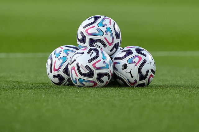 A stack of Premier League warmup balls during the Premier League match Leeds United vs Newcastle Untied at Elland Road, Leeds, United Kingdom on 14 September 2026

(Photo by Alfie Cosgrove/News Images)