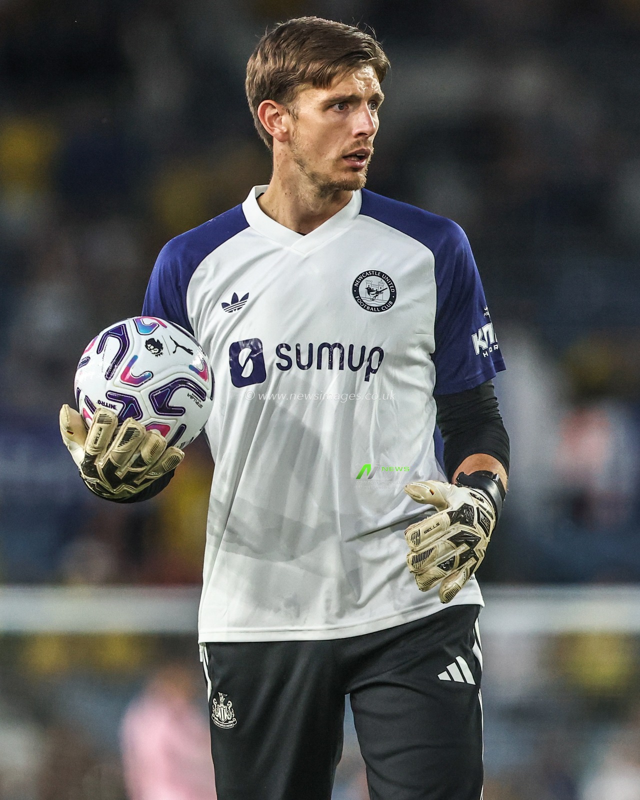 Newcastle United goalkeeper Nick Pope in the pregame warmup session during the Premier League match Leeds United vs Newcastle Untied at Elland Road, Leeds, United Kingdom on 14 September 2026

(Photo by Alfie Cosgrove/News Images)
